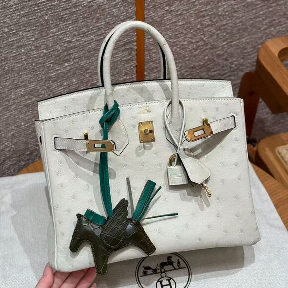 Classic Hermes Bag: A Stylish and Versatile Choice for Elegance - Picture 1 of 6